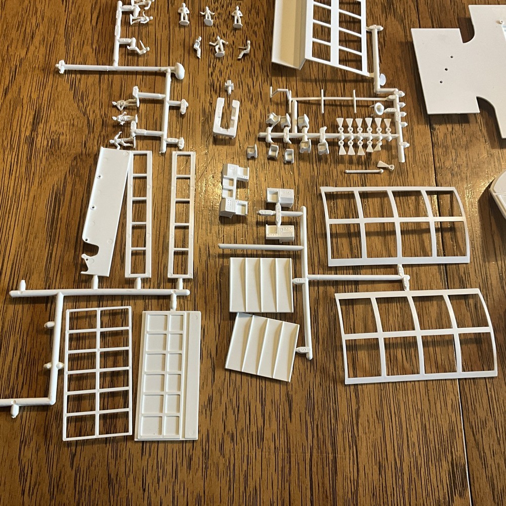 Vintage MPC 1976 Space:1999 Alpha Moon Base STARTED / COMPLETE