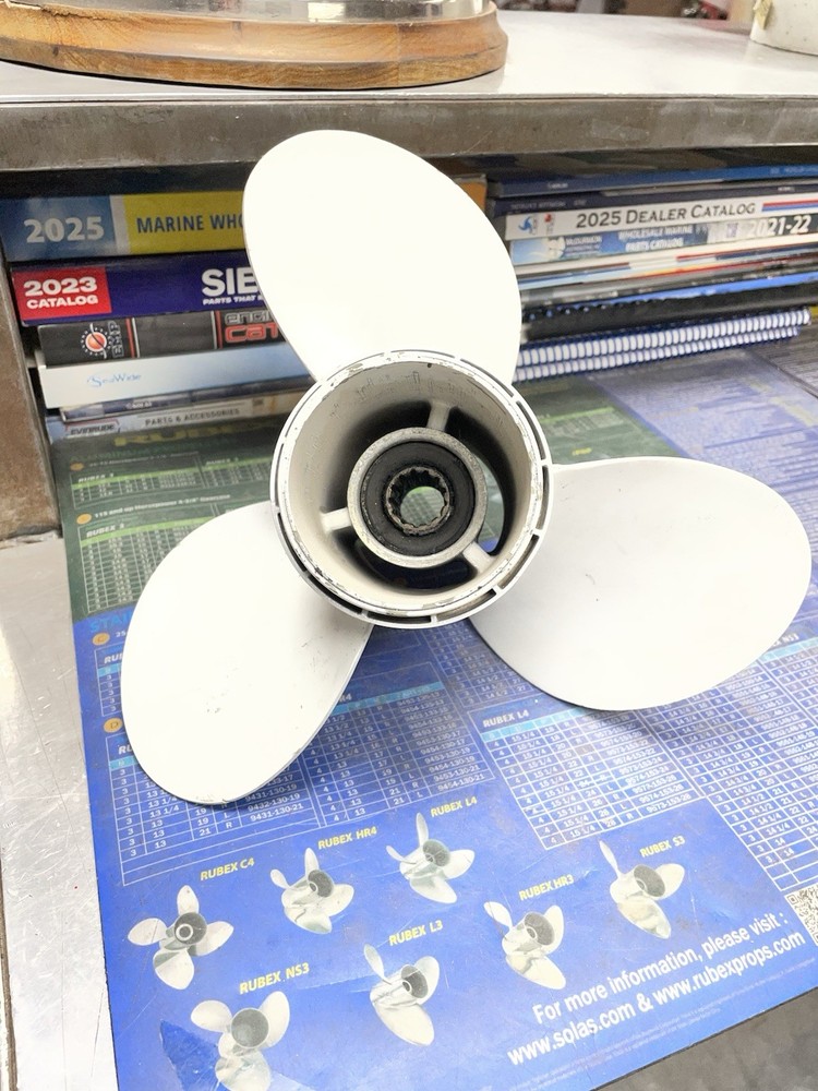 Suzuki S1500 Propeller