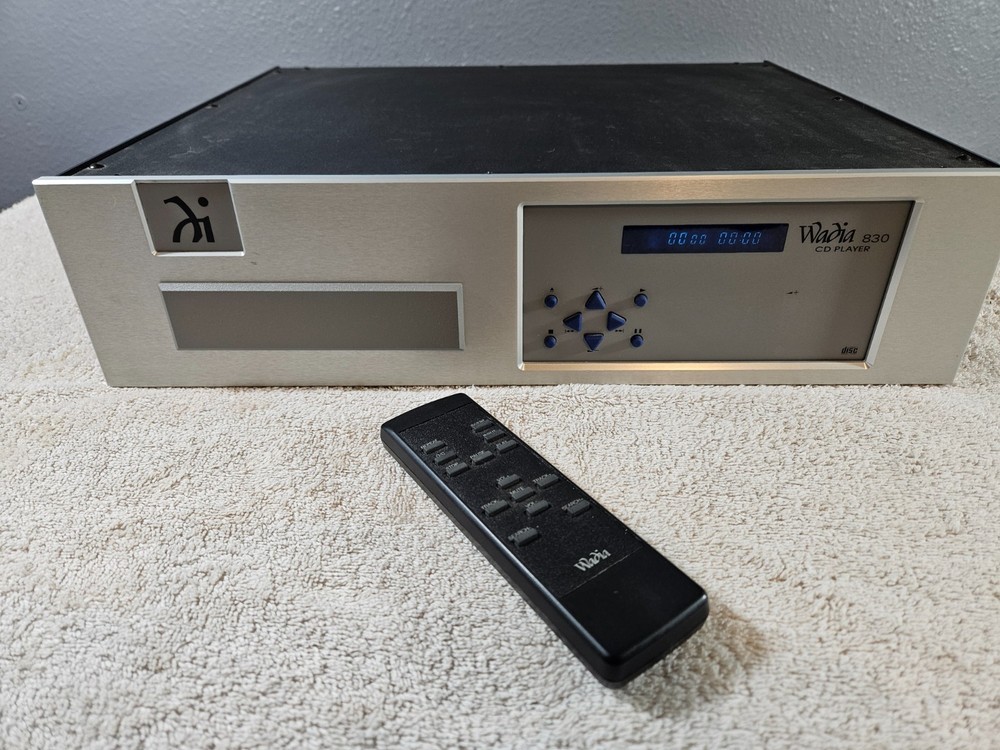 Wadia 830 high-end audiophile CD Player. Hear it play!