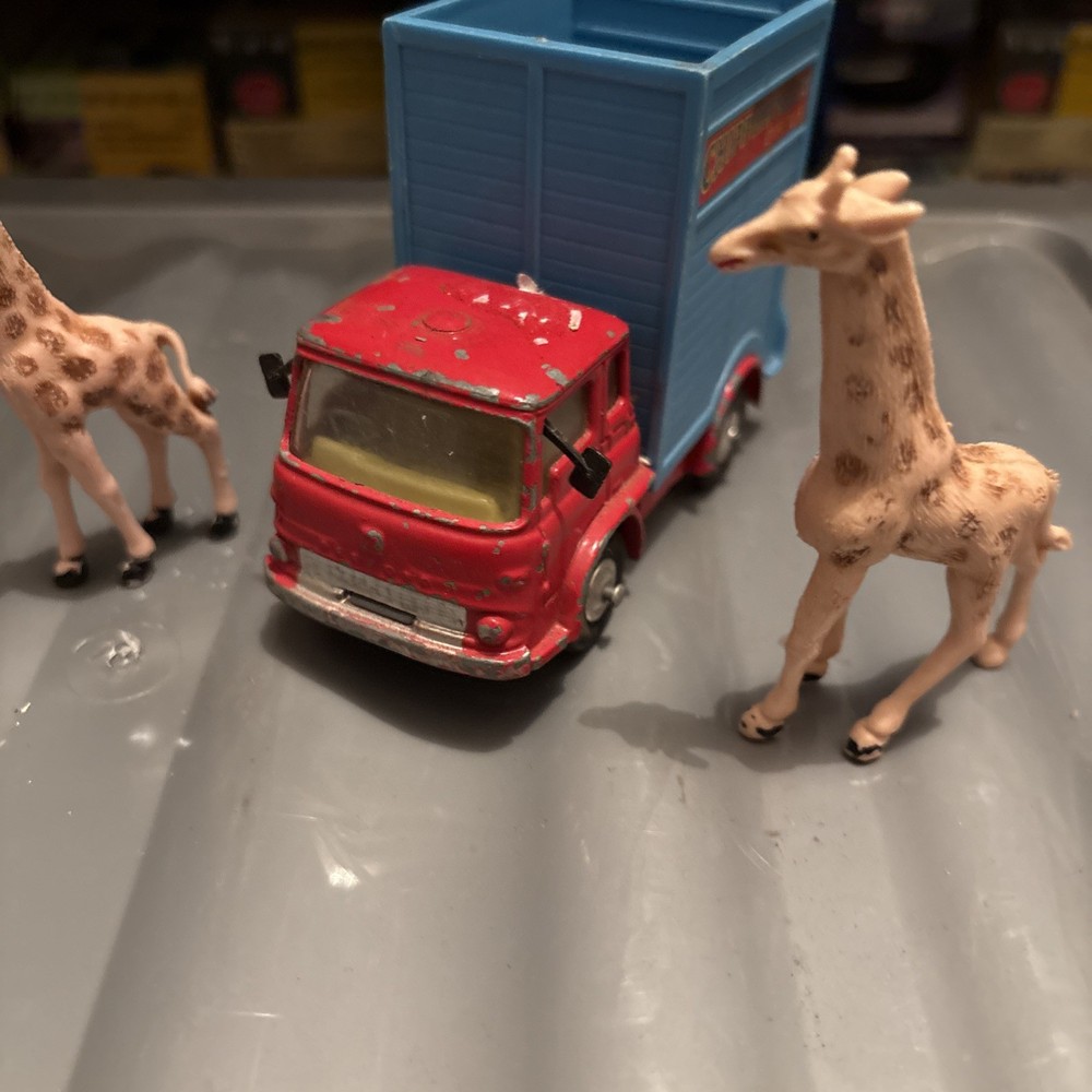 CORGI BEDFORD + ANIMALS