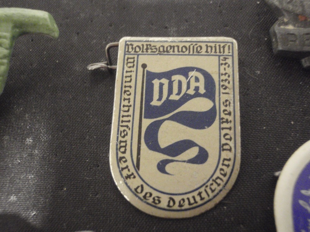 5 original German WW2 pin badges Germany