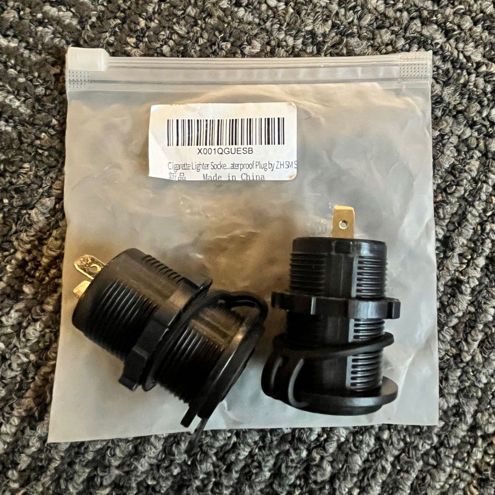 12V Car Cigarette Lighter Socket Waterproof and Dustproof Plug Socket