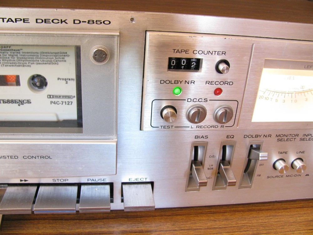 Hitachi D-850 3 Head Cassette Deck Recorder New Belts Partial Function Works