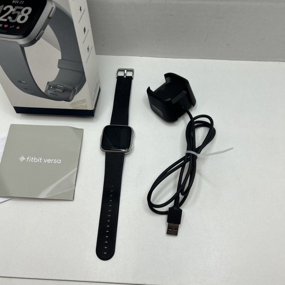 Black Size Small Fitbit Versa With Box And Charger - Tested READ