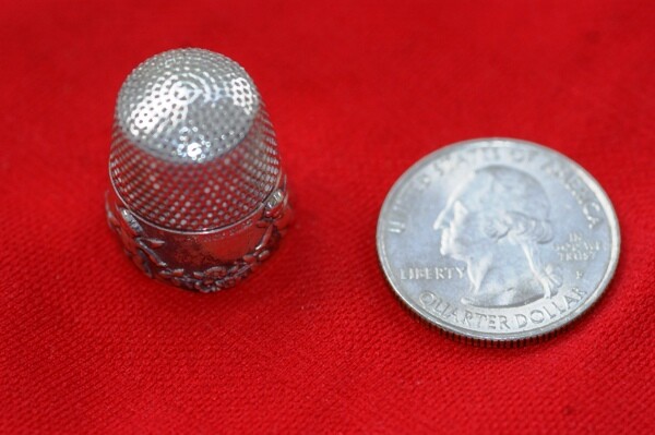 THIMBLE CHERUBS GARLANDS NOV 1905 925 SOLID STERLING SILVER N/R