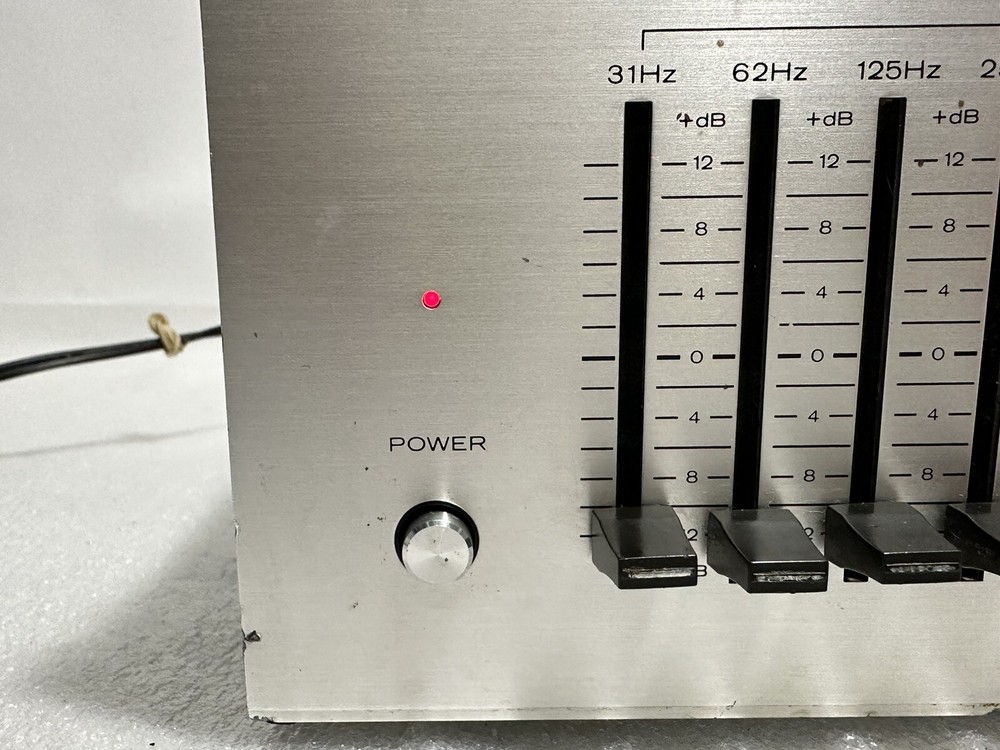 Realistic 31-2000A 10-Band Wide Range Stereo Frequency Equalizer ~ Broken Knobs