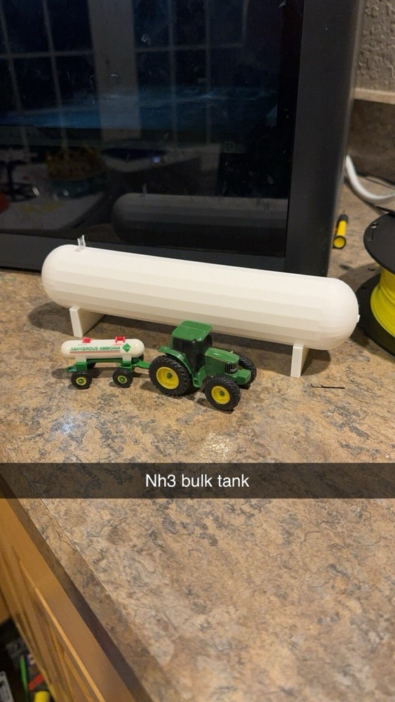 2 Nh3 Bulk Tanks 1/64th Scale