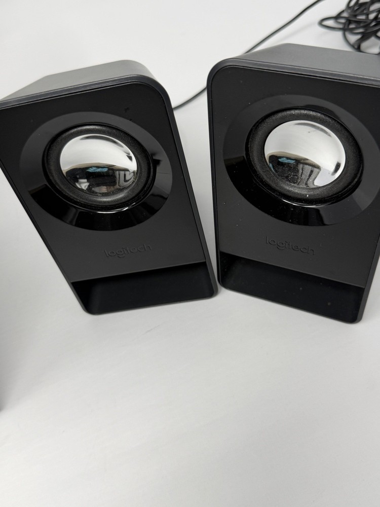 Logitech Z313 2.1 Multimedia Speaker System with Subwoofer