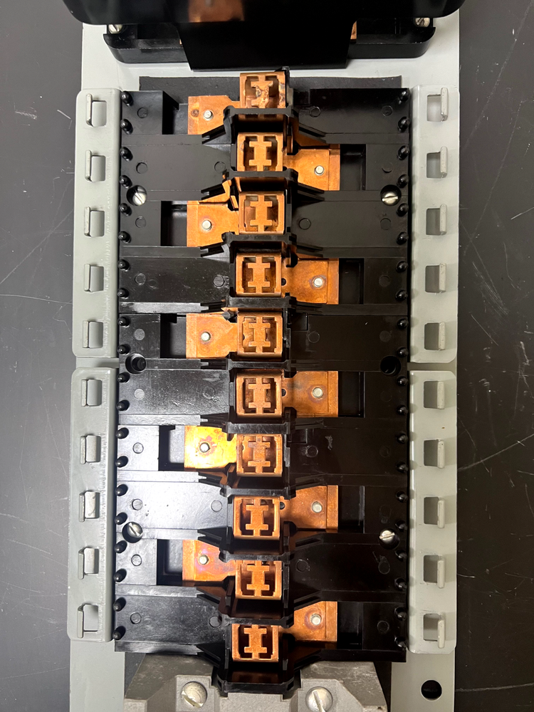 FPE FEDERAL PACIFIC ELECTRIC SINGLE PHASE MLO PANEL INTERIOR