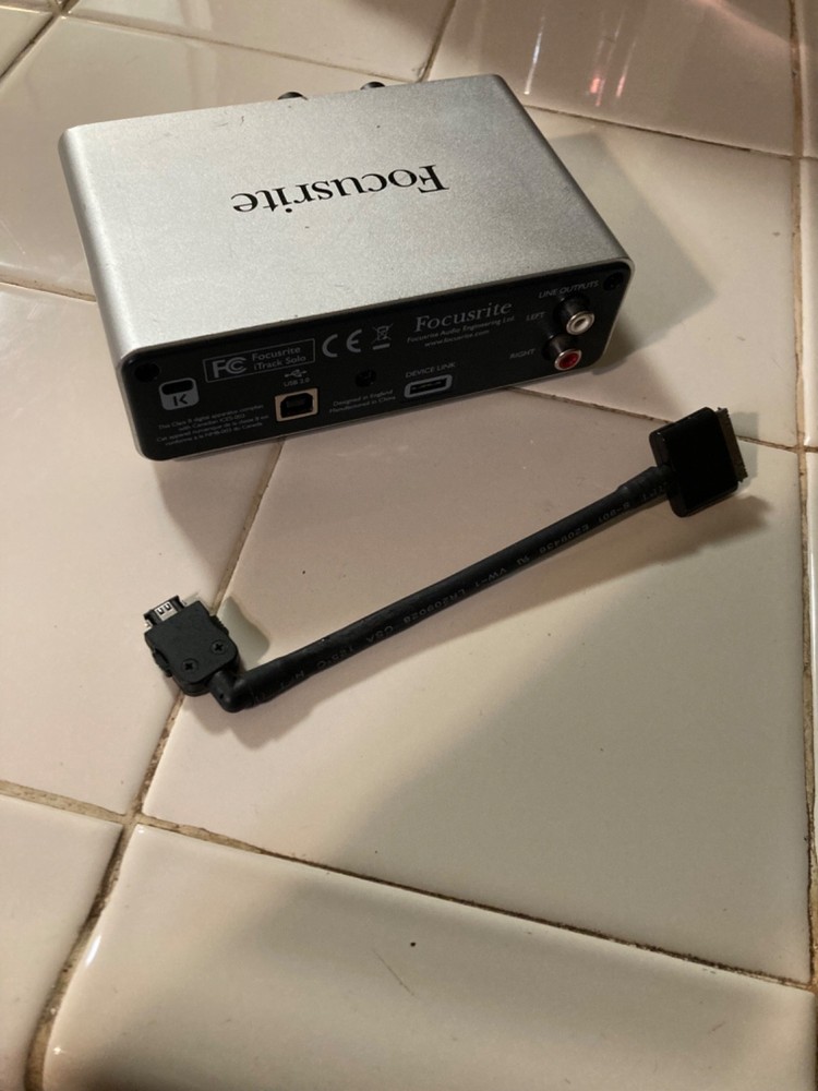 Focusrite iTrack Solo Audio Interface (w/ Device Link Cable & Extras!)