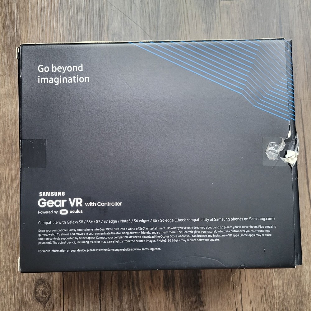 Samsung Gear VR SM-R324 With Controller - Complete - Powered by oculus