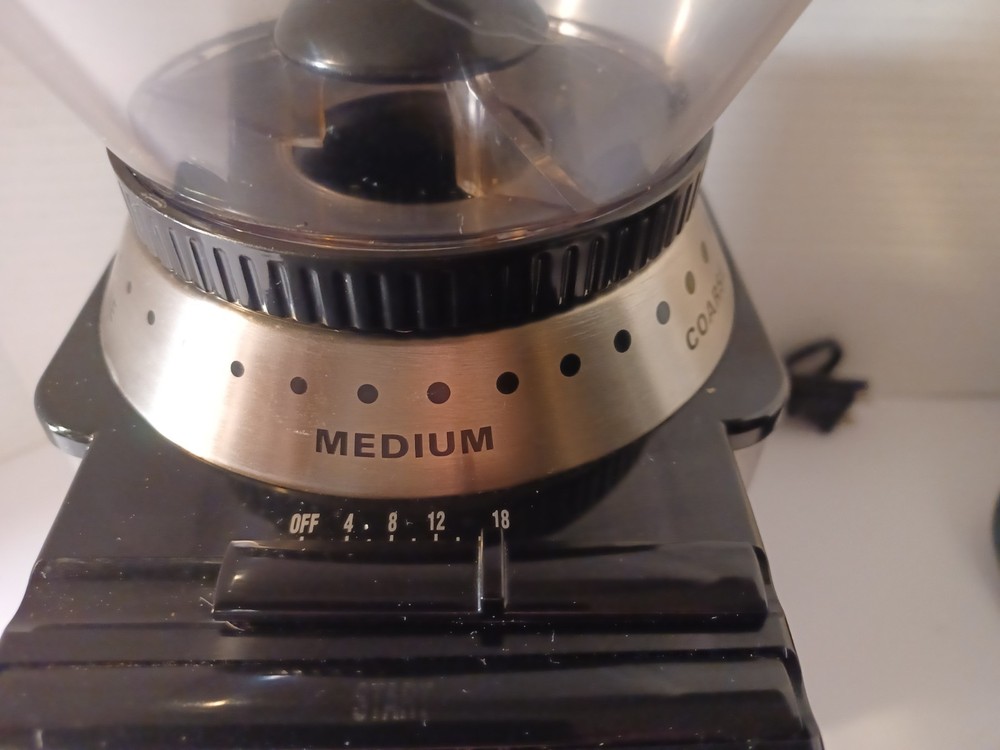 Cuisin DBM-8 coffee Grinder automatic Burr Mill Coffee Grinder Great Condition