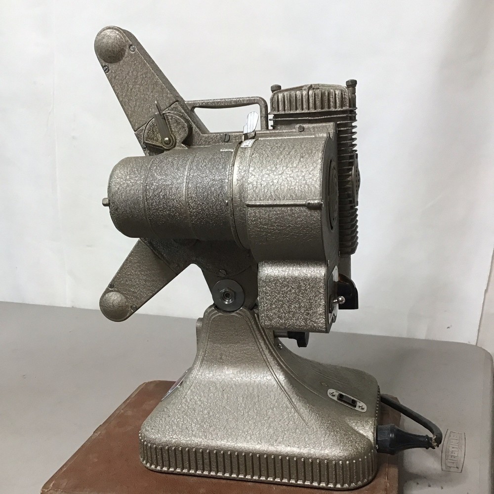 VNTG Working Keystone Regal K109 8mm Projector with Case
