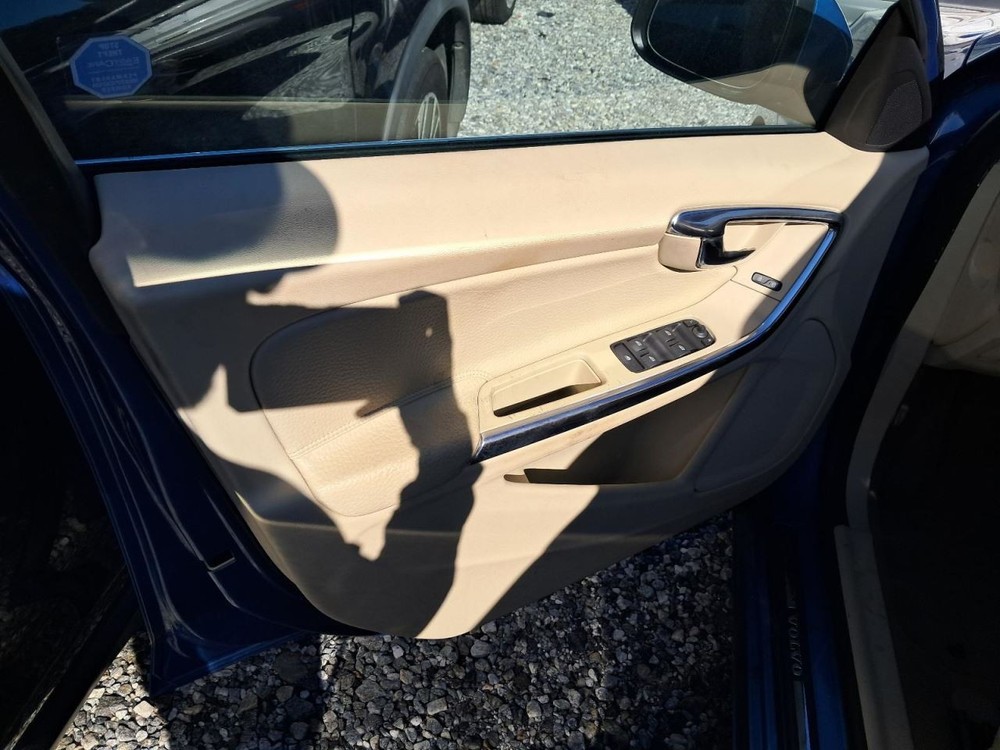 S60 2014 Glove Box 4848861