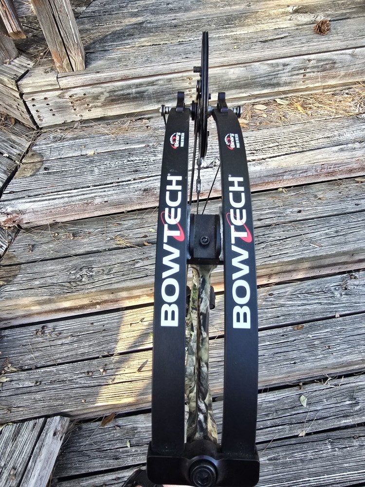 Bowtech BTX-28 Bow, Right Handed, Camo