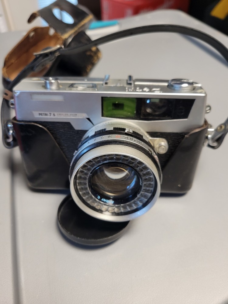 Petri 7.5 Camera In Leather Case Untested!