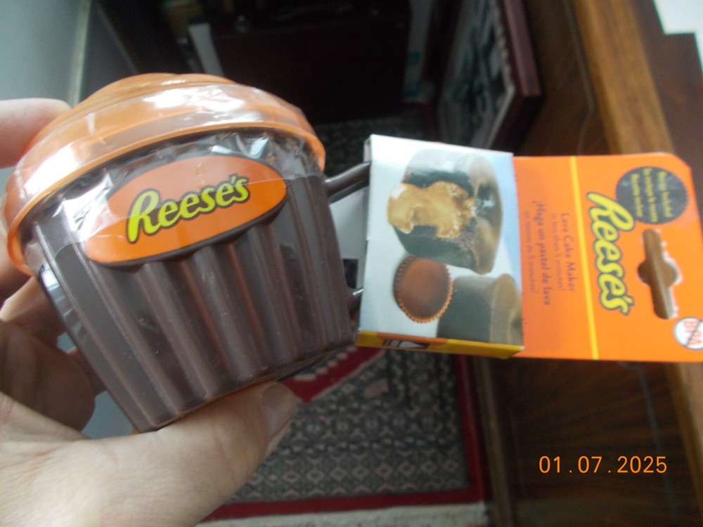 NIP Reese's Lava Cake Maker with Recipe