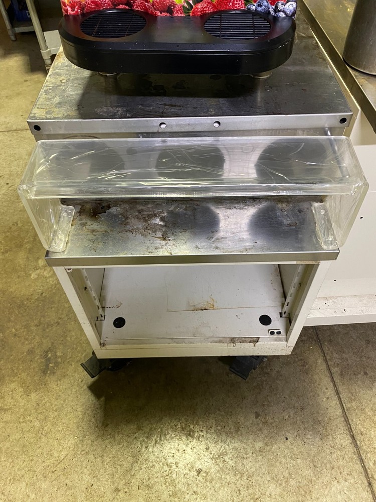 Duke Manufacturing - plexiglass counter shield 24"