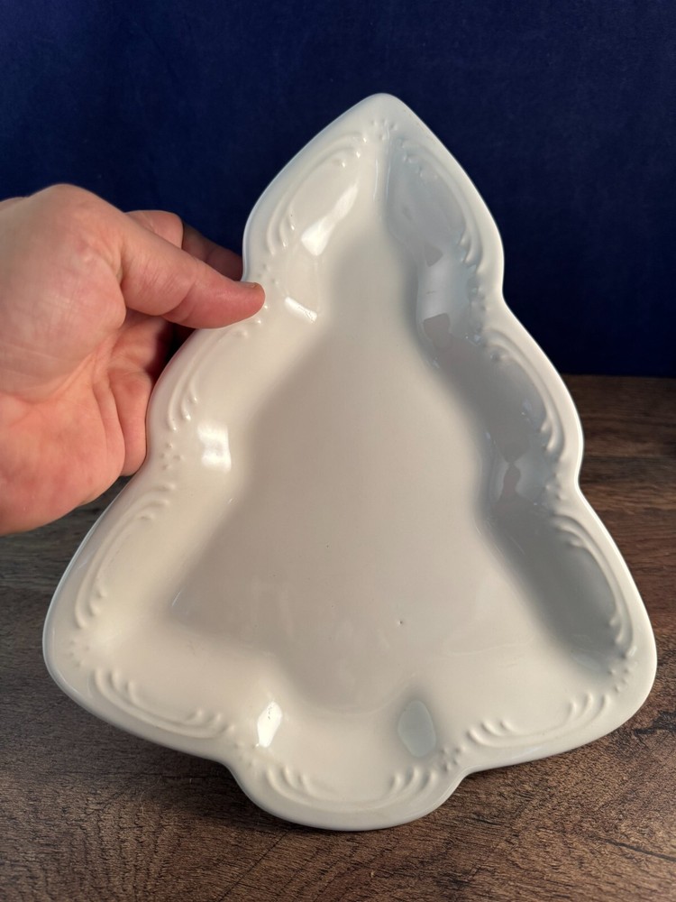 Pfaltzgraff Tree Holiday Plate White 8" x 10.5"