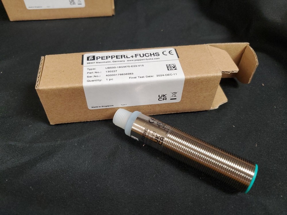 PEPPERL+FUCHS UB500-18GM75-E23-V15 Ultraschall Sensor NEW
