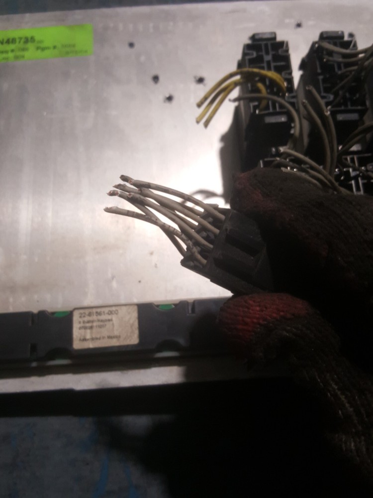 FREIGHTLINER DASHBOARD PANEL CLUSTER A06-40924-000 / N48735