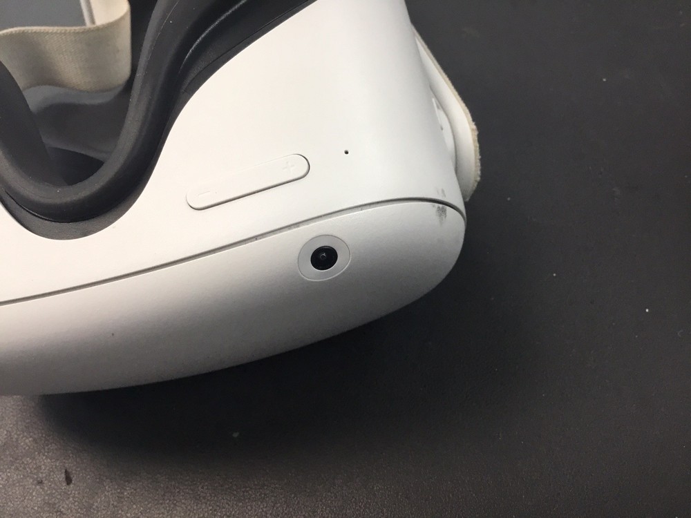 Meta Quest 2 VR Headset 64GB w/ Controllers
