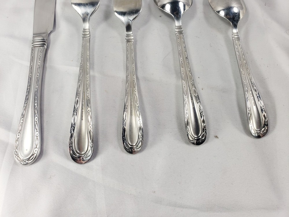 ONEIDA MERLOT STAINLESS 5 PIECE PLACE SETTING - 3 AVAILABLE