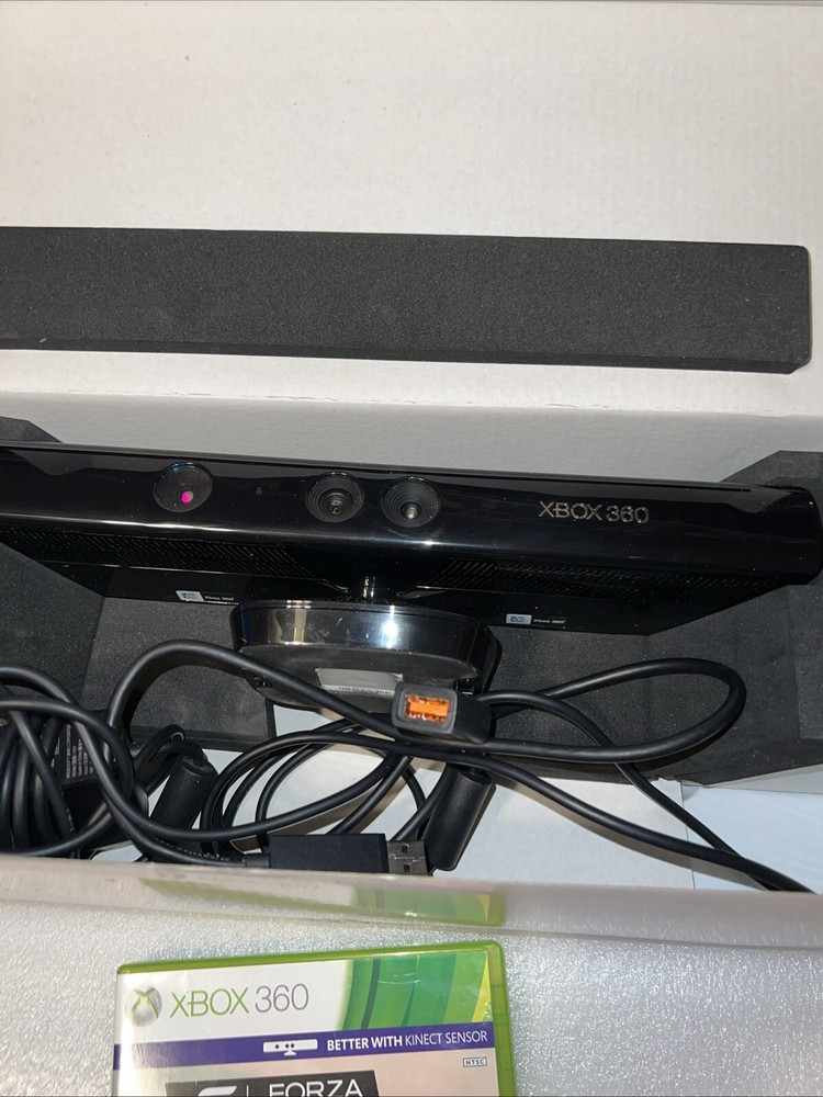 Xbox 360 Kinect Sensor Excellent Condition (2010 Microsoft Corporation)