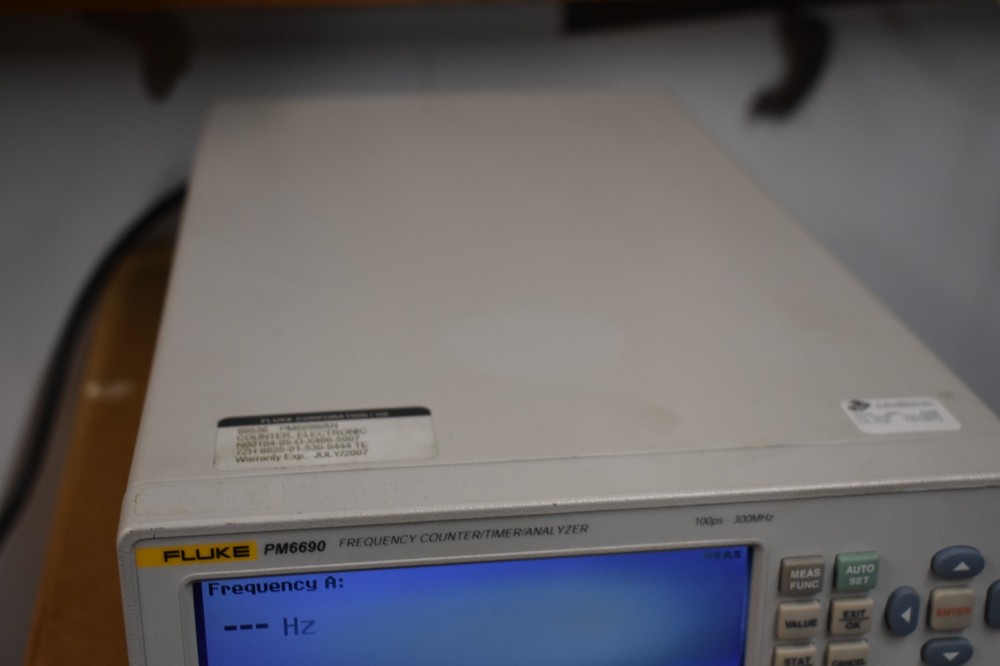 Fluke PM6690 2.7 GHz Frequency Counter