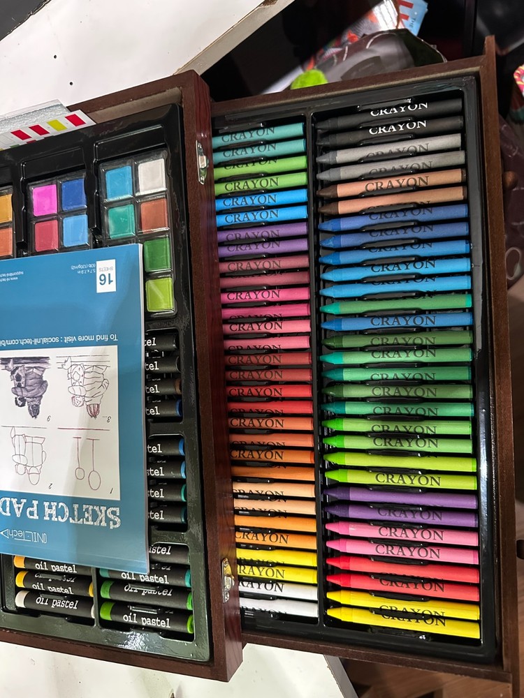 156 pcs art set from Hapikalor