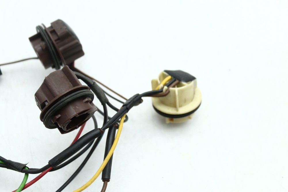 2006-2009 LAND RANGE ROVER REAR TAIL LIGHT BULB SOCKET WIRE HARNESS H2404