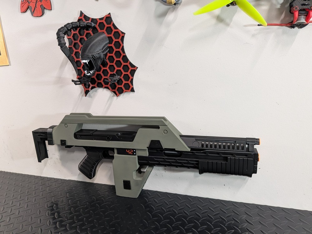 M41A Pulse Rifle - 3D Printed Replica - Hand Painted - Mancave Must