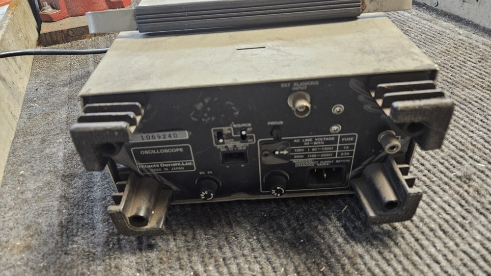 Hitachi Oscilloscope V-209 - Tested And Displays Wave Form On Both Channels