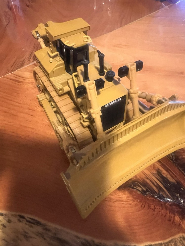 Die Cast D11R Caterpillar