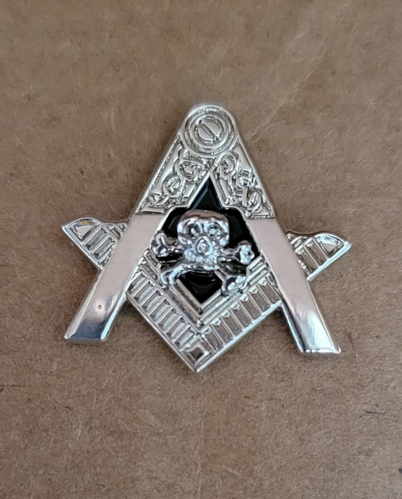 Masonic Square & Compass w/raised Skull & Cross Bones Mortality lapel pin silver