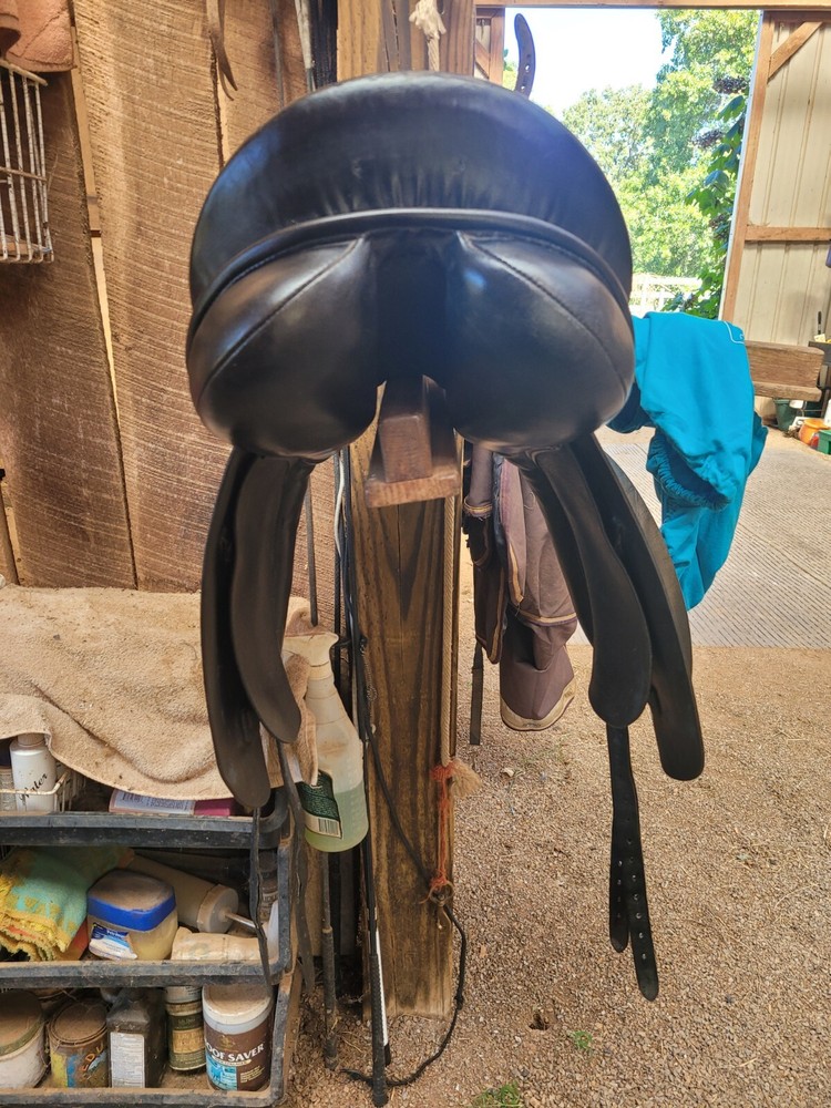 Windsor Elite Dressage Saddle, Medium Wide, 17" Seat, # 3 Spring Tree