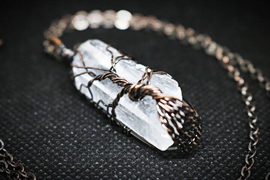 HAUNTED DOLL COMMUNICATION BOOSTING QUARTZ NECKLACE! INCREASE ACTIVITY & BOND!