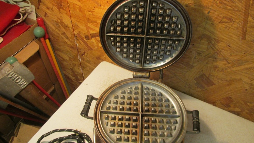 Super Lectric No. 601 Waffle Iron Baker