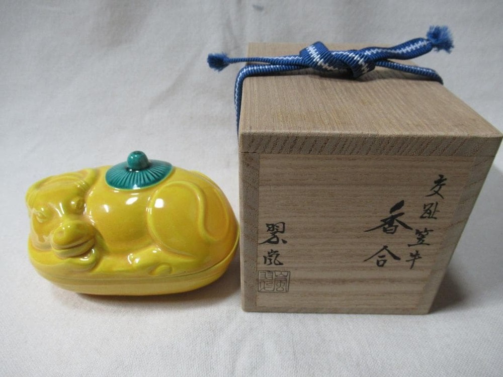 Japanese Ceramic Incense Container Rustic Motif Traditional Display Decor