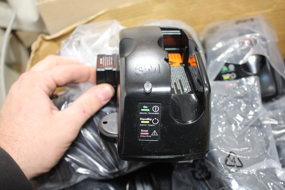 3M BC-100 Smart Battery Charger Base