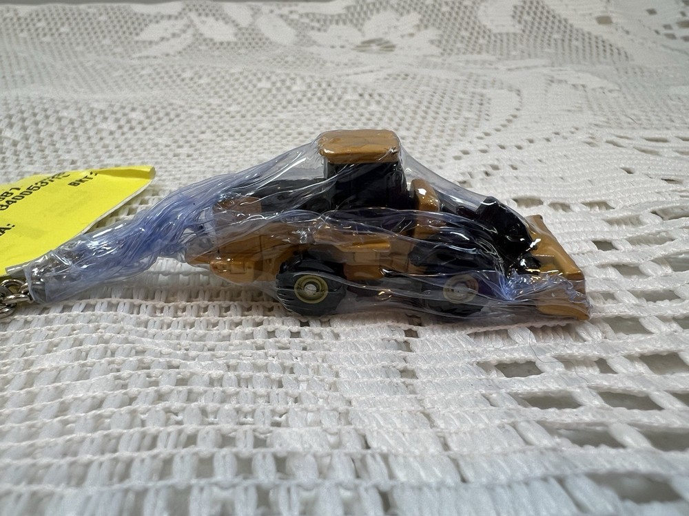 Ertl John Deere Micro Wheel Loader Diecast Micro-Constructor Model Key Chain