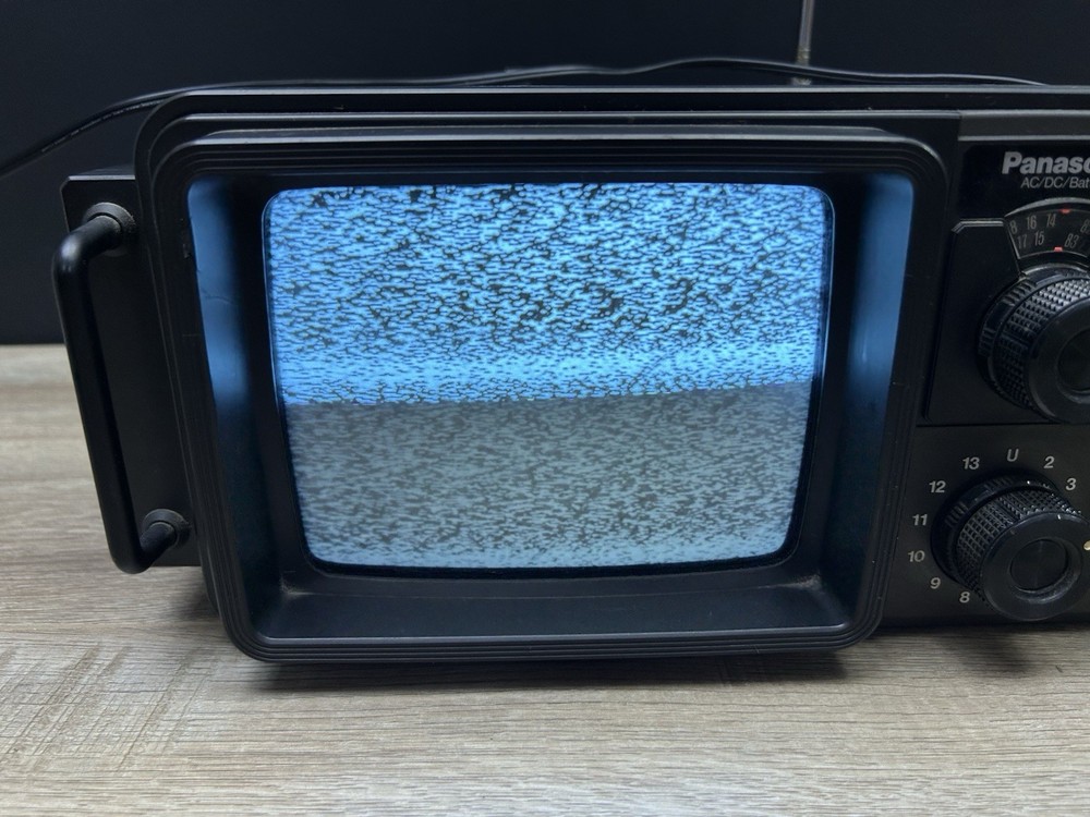 Vintage Panasonic TR-707 AC/DC Battery Wireless Solid State Portable TV Set