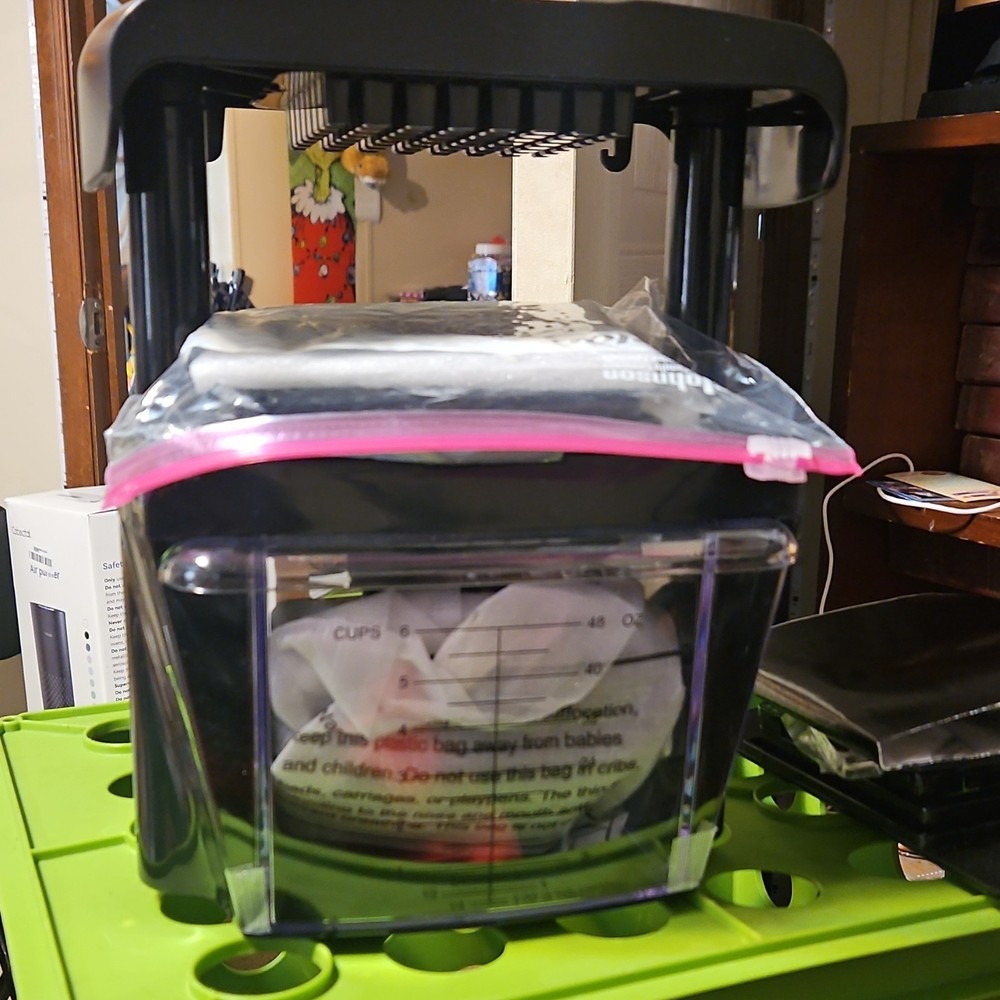 Curtis Stone Push Function Food Chopper Black Plastic 6 Cup with Container