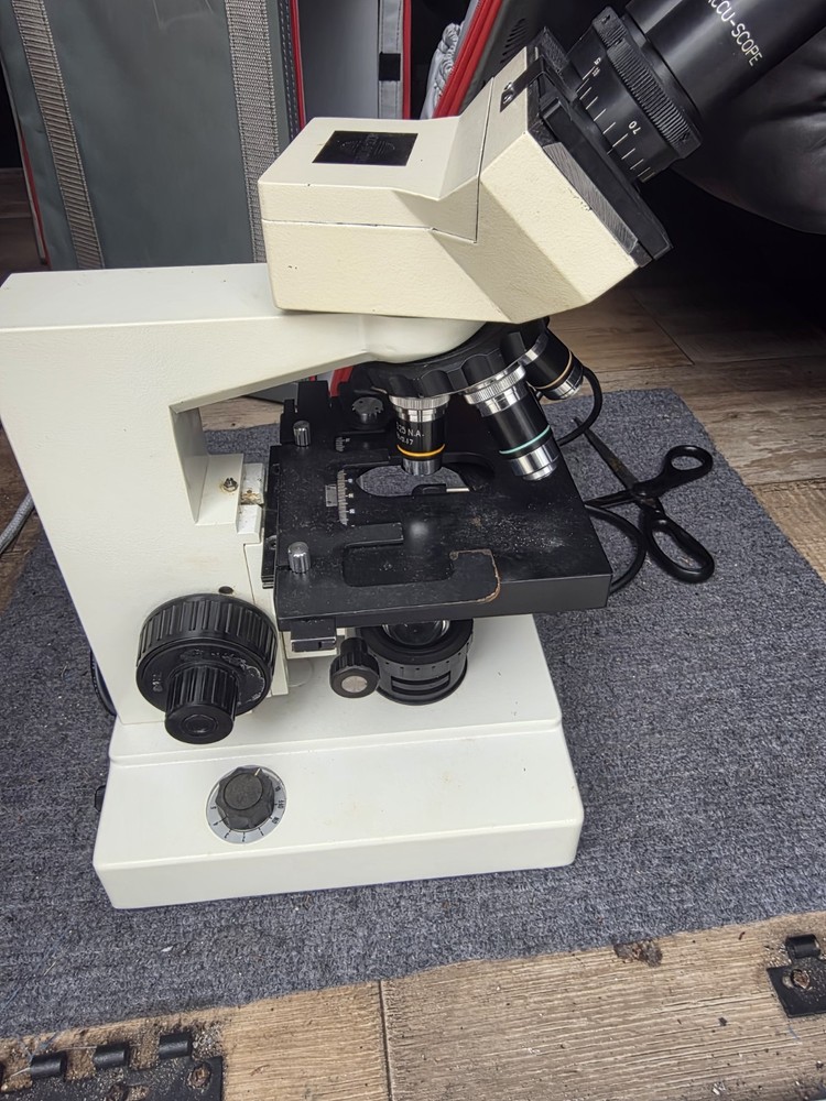 Accu-scope Halogen Microscope series