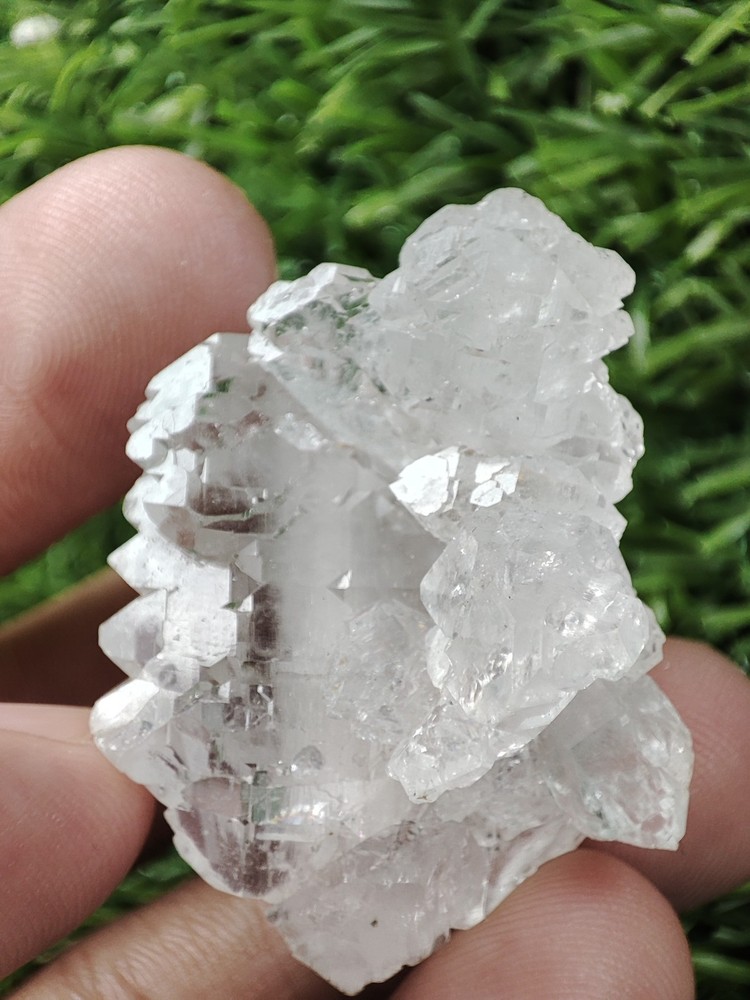 Gwindle Like Quartz Crystal With Good Luster &Nice Growth-Pak