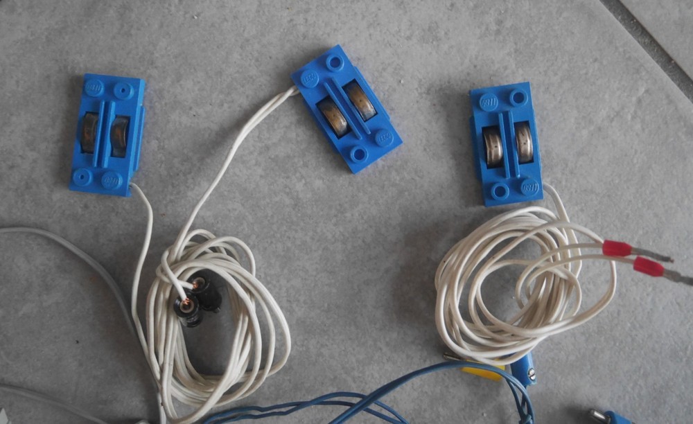 Top: LEGO 12 V Train 3 Three Connection Sets + Various Cables + Connectors