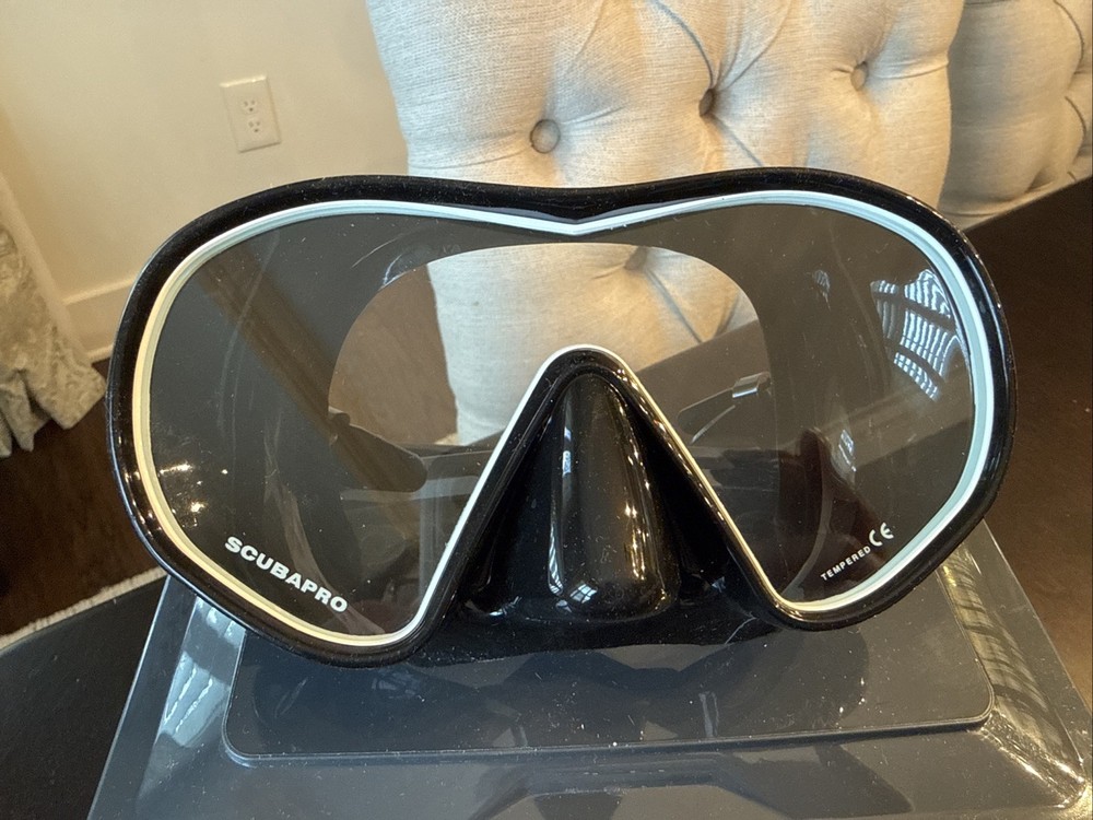 ScubaPro SOLO Mask Black White