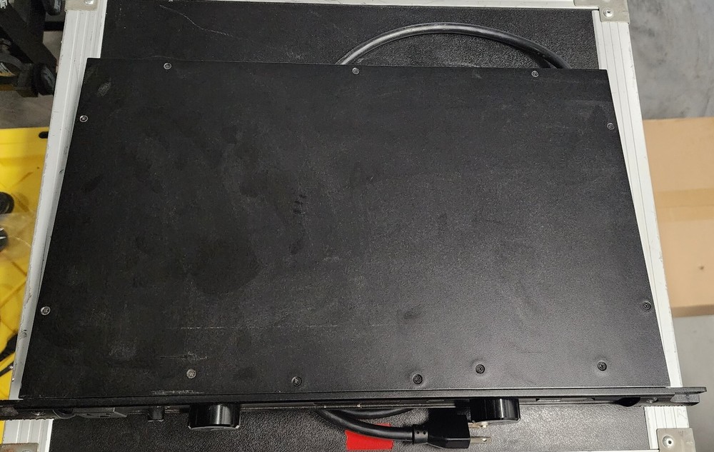 Furman PL-Plus DMC 15 Amp Power Conditioner with Voltmeter