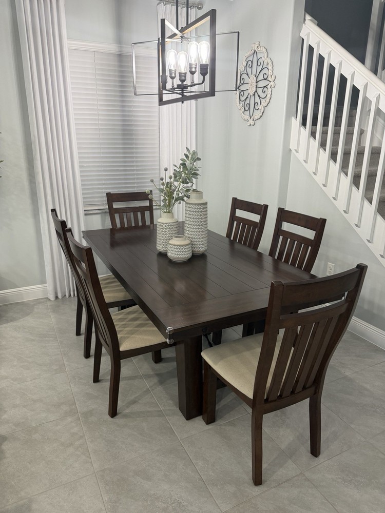 Dining Room Set – Excellent Condition