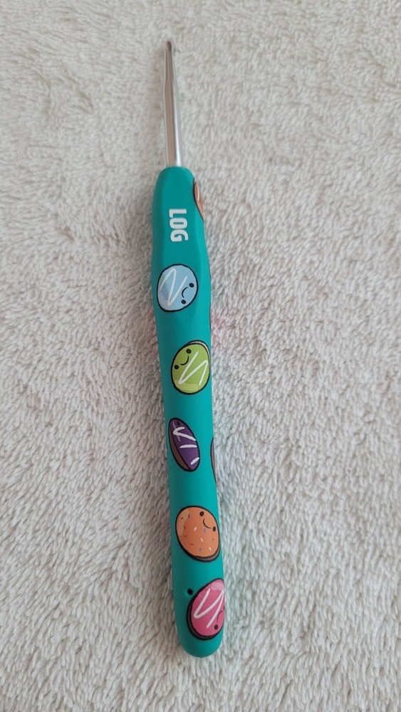 Preowned Log  Wooble Ergonomic Crochet Hook
